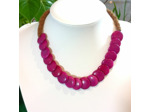 Collier Rinata fuchsia en ivoire végétal