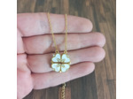 Collier avec pendentif magnétique trèfle à quatre feuilles doré