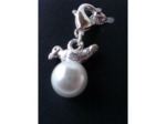 Pendentif petit oiseau sur perle naturel