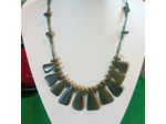 Collier Angèle kaki en ivoire végétal