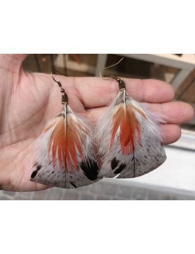 boucles d'oreilles en plumes