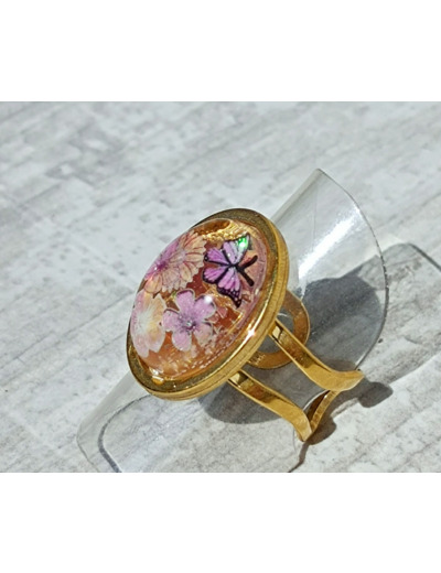 Bague résine ovale doré fleurs ton rose #23