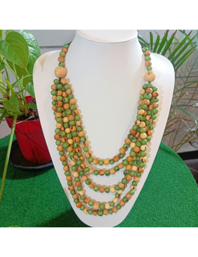 Collier Esméralda beige-vert en ivoire végétal