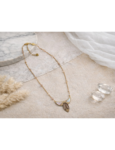 COLLIER NACRE ET ACIER INOXYDABLE DORÉ