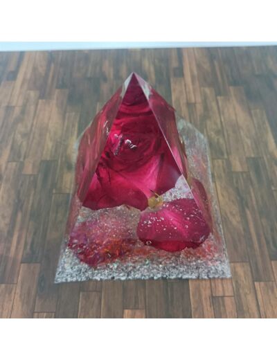 Pyramide orgonite n°27     11 x 11