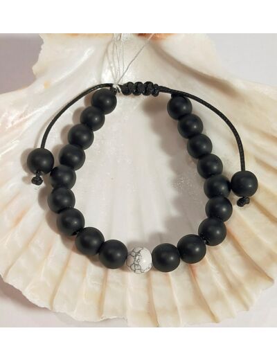 Agate noire, howlite