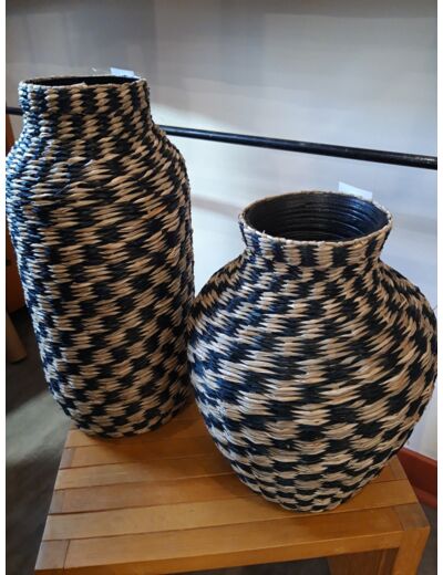 Vases tressés