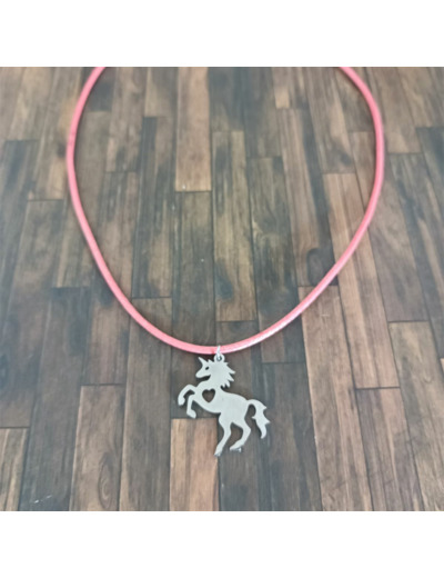 Collier licorne sur cordon rose