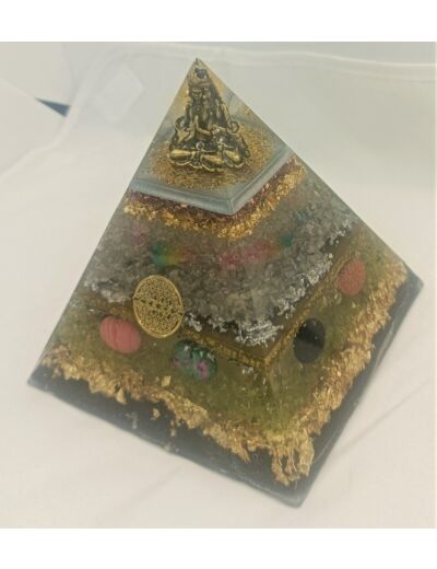 Pyramide orgonite n°17   11.5x11.5cm