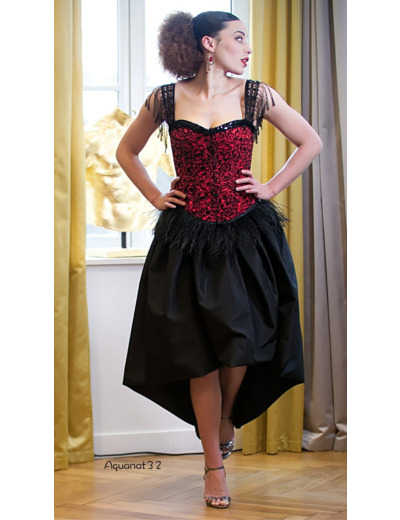 Corset velours rouge sequins et plumes d'autruche